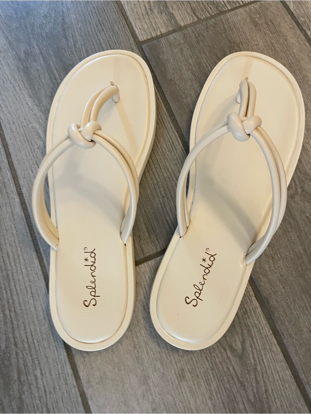 Splendid cream knot flip flops size 8 like new